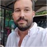 Actualmente trabajo de gestor de fincas pero daba clases de matemáticas en bachillerato de ciencias sociales y en la ESO