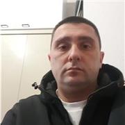 Insegno pugilato nel solaio di casa: tecnica di base + esercizi di potenziamento e velocità improntati alla dinamica pugilistica; molto rilievo alle schivate in modo da rinforzare tutto il tronco dell'atleta