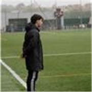 Soy un profesor de fútbol que no solo enseña a jugar, enseña a competir, pensar y crecer dentro y fuera del campo. Trabajo técnica