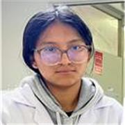 Profesora de matemáticas y comunicación que imparte clases virtuales a niños y adolescentes de colegio