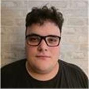 Profesor de ofimática joven para todas las edades con certificación MOS