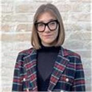 Ragazza Diplomata si offre per aiuto compiti elementari e medie in italiano storia geografia scienze