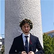 Laureato in Economia e Finanza, sempre stato appassionato in materie scientifico, come Matematica, Statistica; ma anche economiche