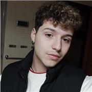 Me defino como una persona con un buen perfil en el ámbito de la enseñanza. Aunque esté estudiando para educación primaria, sé que puedo llegar a tener compromiso con los alumnos de secundaria y de bachillerato si hace falta. Tengo compromiso por el traba