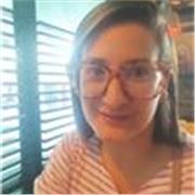 Profesora proactiva y responsable que ajusta el conocimiento con temas en tendencia para facilitar el aprendizaje de los estudiantes 