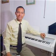 Profesor de piano online con título y experiencia de 15 años tocando el piano