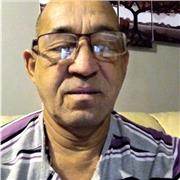 Profesor de lenguaje dicta clases a niños octavo basico