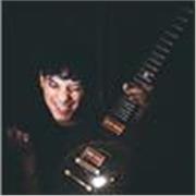 Vous rêvez de jouer vos morceaux préférés à la guitare ? Ou encore de savoir improviser des solos pour épater vos amis ?