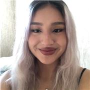 Estudiante de universidad que ofrece sus conocimientos sobre la materia a quien la requiera