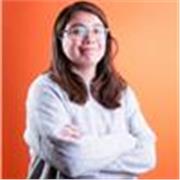 Profesora de inglés, especializada en clases para adolescentes y adultos profesionistas