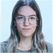 Profesora titulada en Educación Primaria, especializada en Educación Especial, atendiendo así a las necesidades de cada alumno.