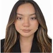 Me defino como una persona alegre que le encanta enseñar y me adapto al ritmo que el niño o niña necesite y siempre con paciencia.