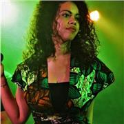 Coach vocal à Lyon et chanteuse professionnelle, j’aimerais t’accompagner à trouver ta voix intérieure en te proposant des cours