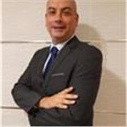 Profesor de Matemáticas imparte clases a niños y jóvenes a nivel primaria y secundaria