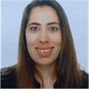 Profesora de infantil y de inglés que da clases a niños de infantil y primaria