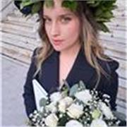 Sono una dottoressa bis in attività motorie con 110 e lode e impartisco lezioni. Allenamenti di gruppo o individuali