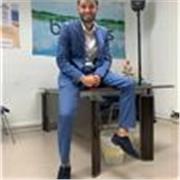 Laureato presso L'Orientale di Napoli impartisce lezioni di inglese