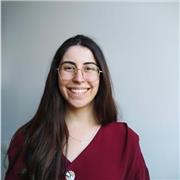 Chica joven graduada en Bioquímica con experiencia dando clases a niños de primaria