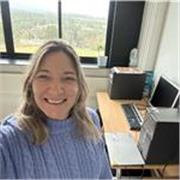 Soy Integradora social y trabajo como educadora de educación especial en una escuela de primaria. Me encanta ayudar a los alumnos.