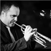 Profesor de refuerzo de música y trompeta. Con titulación de maestro de música y título superior de trompera