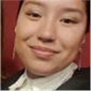 Profesora de Inglés dando clases nivel inicial