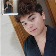 Tengo un alto nivel de inglés y aún así aprendiendo más. Puedo dar clase tanto a niños de colegio como de instituto.