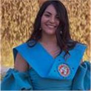 Profesora graduada en Filología Hispánica por la Universidad de Sevilla.