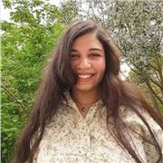 Professeure universitaire détenant un mastère en langue et littérature françaises