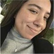 Profesora de inglés bilingüe que da clases a niños y adolescentes