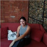 Profesora de inglés que imparte clases de inglés a niños de todas las edades