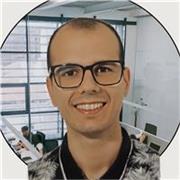 Profesor de Marketing, en Vélez-Málaga, graduado en Marketing e investigación de Mercados por la Universidad de Málaga.