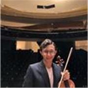 Clases de violín online o presencial, todos los niveles. Soy Juan David, violinista con 15 años de experiencia en interpretación