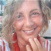 Insegnante che spazia della contabilità letteratura e teatro