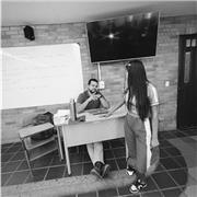 Profesor de filosofía con conocimientos ética, religión, ciencias sociales y música