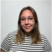 Me defino como una persona muy alegre y empática, con ganas de ayudar. Doy clases a primaria y secundaria.