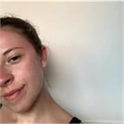 Ragazza Italiana impartisce lezioni di Lingua e Cultura Italiana