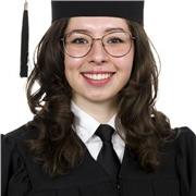 Responsable, creativa, simpática, positiva, tenaz, amable. Niños de 3-10 años.