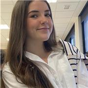 Profesora de inglés, matemáticas, química, biología, etc. 
Actualmente soy estudiante de Medicina. Nota de Evau: 13,04