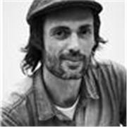 Transformate a través de la guitarra. ¿Ya sabés todos los beneficios que tiene aprender un instrumento? Cognitivos, emocionales, desarrollo del carácter, entre otros. Soy músico, profe y coach