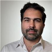 Profesor de inglés bilingüe con experiencia en inglés profesional.