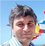 J'aime la géographie, les voyages et l'apprentissage des langues. Je suis ici pour le grand plaisir que j'ai quand je partage mes compétences avec des étudiants.