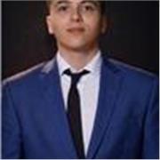 Licenciado en el Grado de Derecho, con experiencia en el trato con niños, especial facilidad para tratar con niños y motivarlos