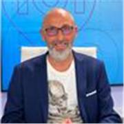 Soy comunicador con experiencia en medios y entidades.
 ¿Hablamos de enseñarte? 