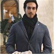 I am a native Italian speaker offering practical, goal-oriented lessons tailored to students, professionals, and expats  