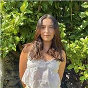 Chica responsable, aplicada y con buena comunicación, con media de 9 en matemáticas en todos los cursos