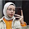 Çalışmaya hevesli yeni mezun bir öğretmenim. Küçük yaş grubu ogrenciler ile aram daha iyidir. İlkokul öğrencilerine yönelik