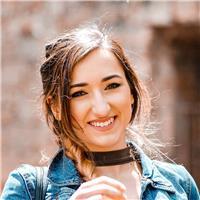 Profesora con de inglés ofrece clases online