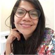 Trabajadora social ofrece clases de inglés para la enseñanza básica