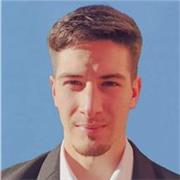 Profesor de apoyo escolar especializado en clase para niños de forma online