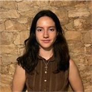 Profesora titulada en Educación Infantil, pero puedo dar clases de repaso para primaria. 